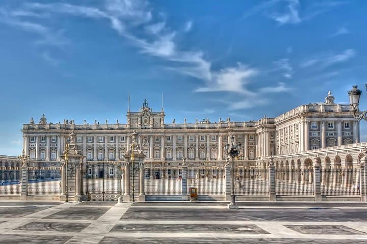 Umgehen Sie die Warteschlange: Royal Palace Madrid Tour, halbprivat, max. 8 Personen