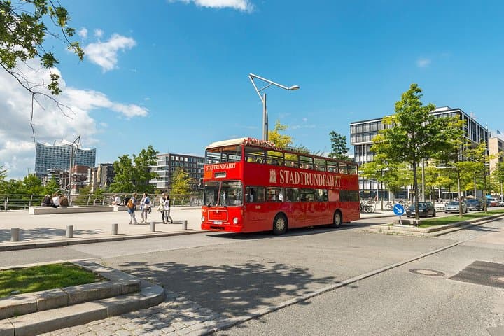 Hamburg Hop-on-Hop-off Tour, Hafen- und Alsterkreuzfahrt — Foto 2