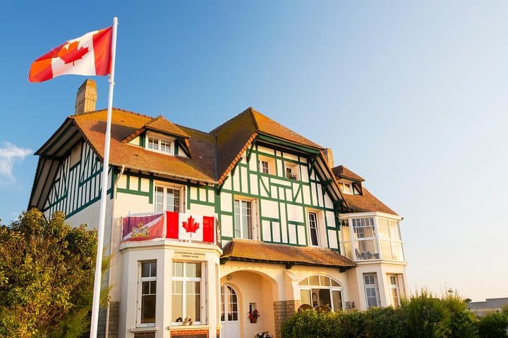 Playas del Día D en Normandía con Juno Beach, bunkers y Cementerio Canadiense desde París — foto 2