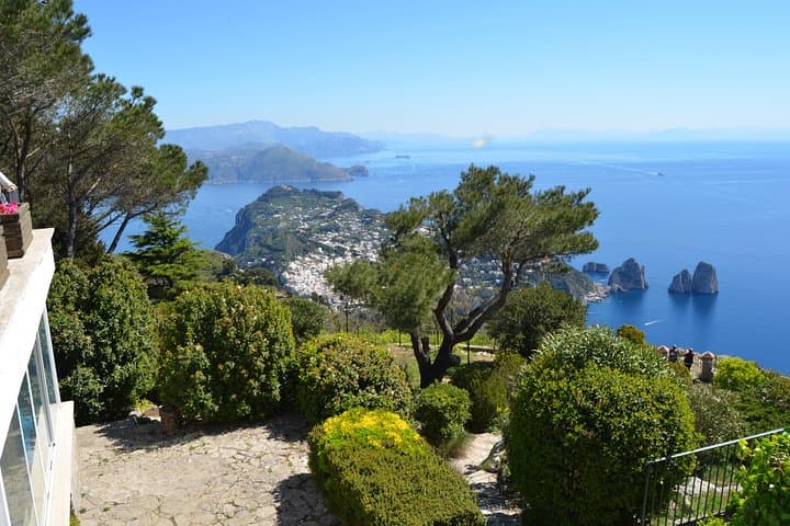 Tour Privato dell'Isola di Capri e della Grotta Azzurra da Napoli o Sorrento