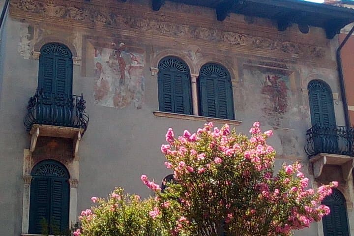 Verona Passionale: Vivere la Storia di Romeo e Giulietta — foto 5