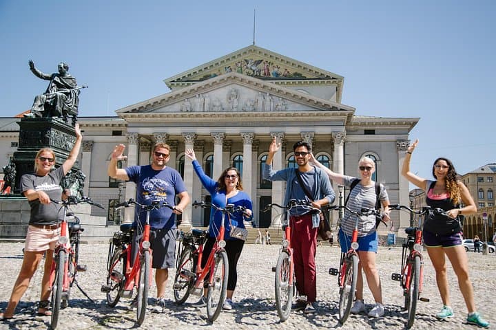 Visite guidée à vélo de Munich avec déjeuner au Biergarten — photo 2