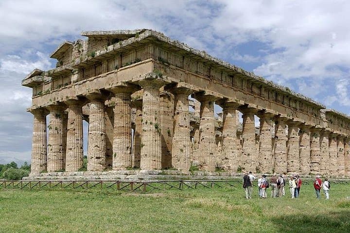 Tour privado guiado de Paestum y almuerzo en una granja de mozzarella de búfala