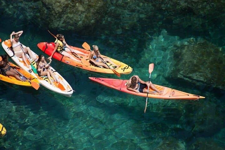 Tour por la Costa Brava: Kayak, Snorkel, Salto de Acantilados y Almuerzo