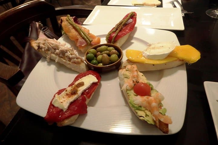 Private 3-stündige Tapas-Tour durch Granada — Foto 3