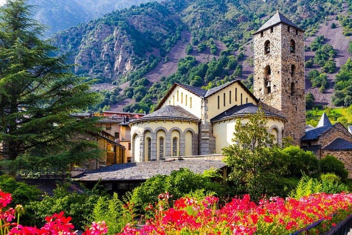 Visite historique et touristique d'Andorre depuis Barcelone avec prise en charge