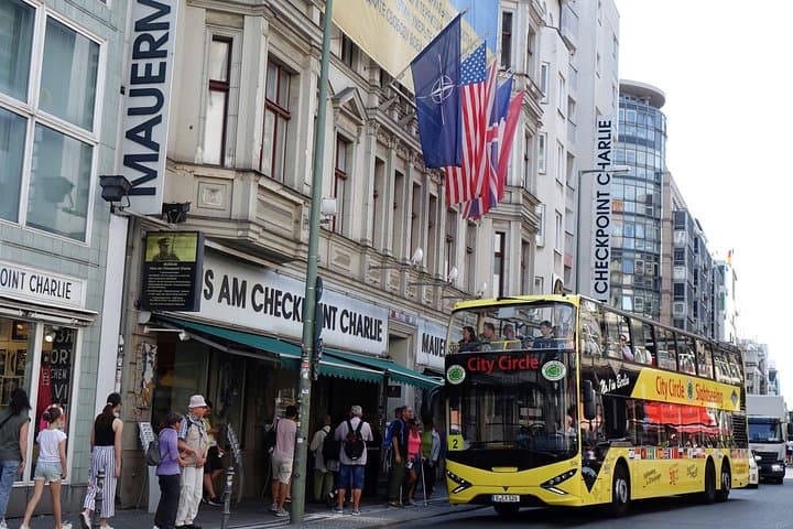 Berlin Stadt Hop-on Hop-off Tour mit optionaler Bootsfahrt