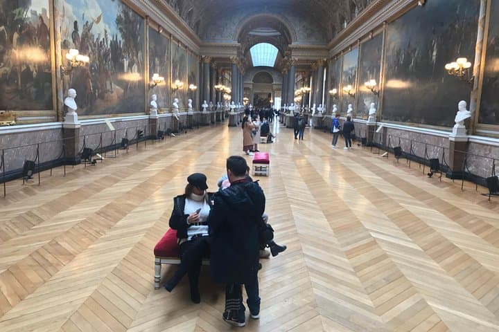 Tour del Palazzo e dei Giardini di Versailles con Trasporto da Parigi — foto 4