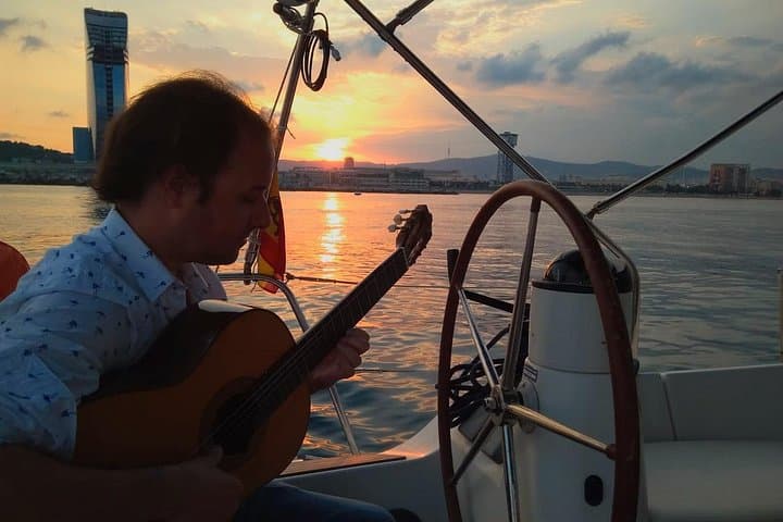 Esperienza di Vela al Tramonto a Barcellona
