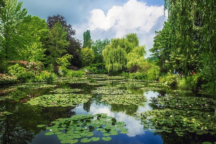 Privattour durch den Schloss Versailles &amp; Giverny mit Mittagessen und Hotelabholung — Foto 1