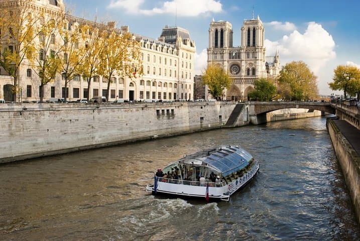 Paris Tour mit Mittagessen im Eiffelturm und Seine-Flusskreuzfahrt — Foto 4