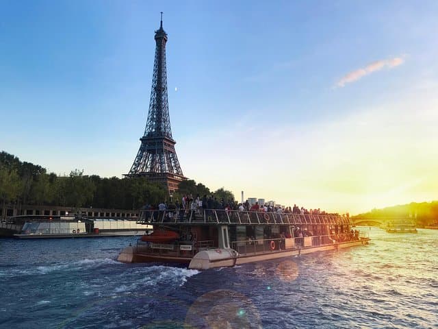 Seine-Rundfahrt in Paris — Foto 1