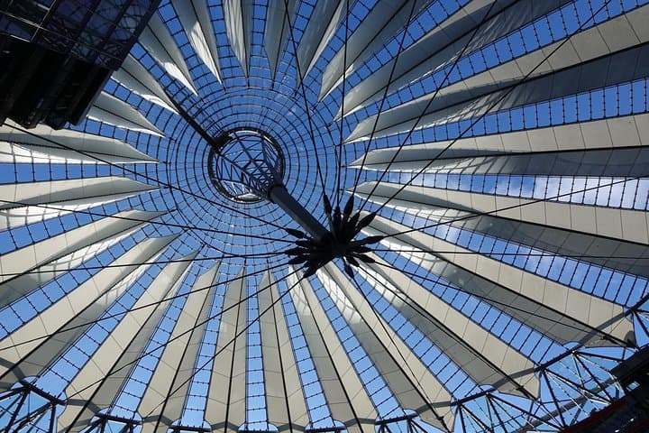 Wanderung durch Berlin: Historische Sehenswürdigkeiten und Orte des Kalten Krieges — Foto 3