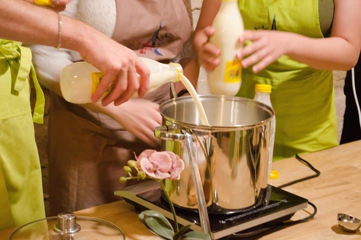 Butter- und Käseherstellungs-Workshop mit Wein- und Käseverkostung — Foto 2