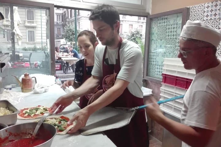 Neapolitan Pizza- und Calzone-Kurs mit Wein und Dessert