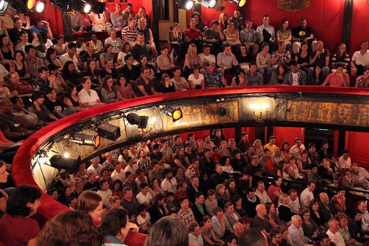 Spectacle de comédie 'Comment devenir Parisien' à Paris