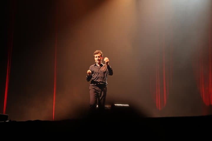 Spectacle de comédie 'Comment devenir Parisien' à Paris — photo 3