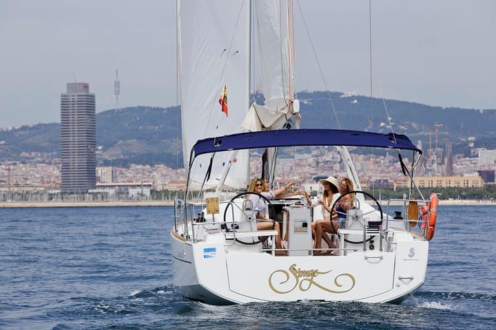 Excursion de voile partagée de 2 heures à Barcelone