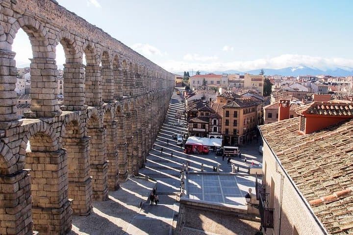 Toledo und Segovia mit bevorzugtem Zugang zum Alcázar von Segovia ab Madrid