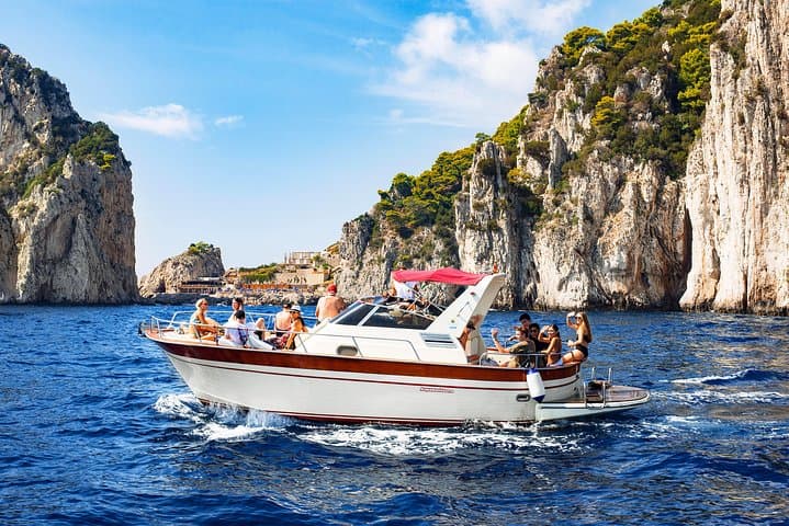 Sorrento: Excursión en barco de día en grupo reducido a la Costa de Amalfi — foto 3