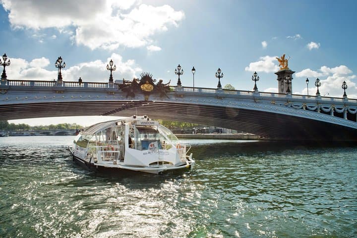 Crucero turístico en el río Sena con paradas libres en París — foto 3