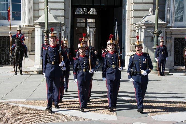 Privatführung durch den Königlichen Palast von Madrid — Foto 5