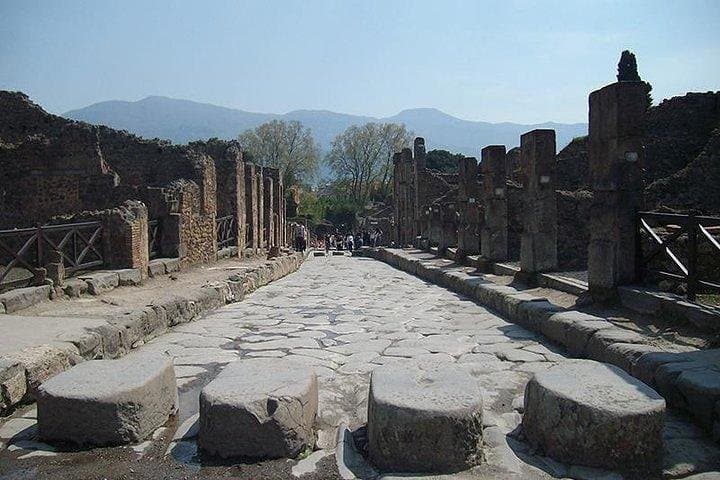 Geführte Tour durch Pompeji und Herculaneum mit Mittagessen — Foto 4