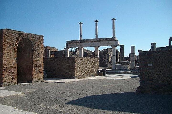 Geführte Tour durch Pompeji und Herculaneum mit Mittagessen — Foto 2