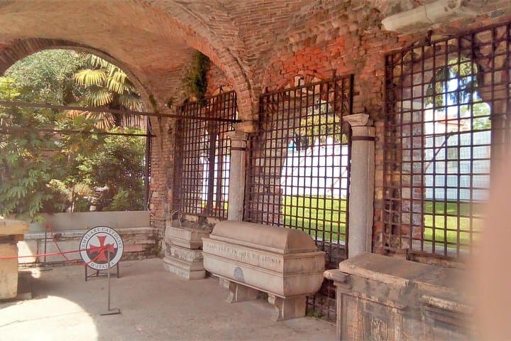 Tour a Piedi sulla Storia Oscura di Verona