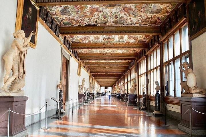 Tour in Gruppo Ridotto della Galleria degli Uffizi con Guida — foto 3