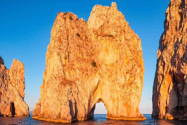 Amalfi: Escursione in Barca per Piccoli Gruppi all'Isola di Capri — foto 5