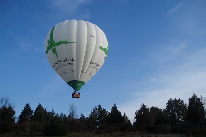 Volo in mongolfiera sopra il Parco Regionale Guadarrama di Madrid — foto 4