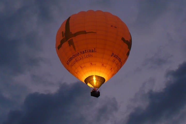Volo in mongolfiera sopra il Parco Regionale Guadarrama di Madrid