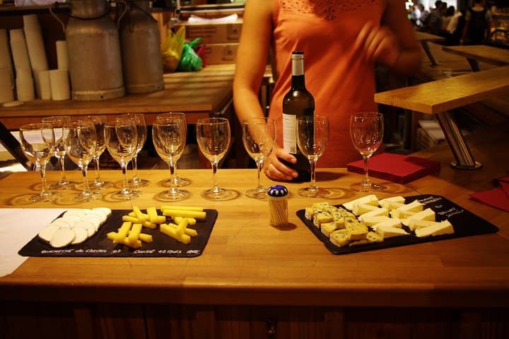 Wein-Brunch-Marktspaziergang in Saint-Michel