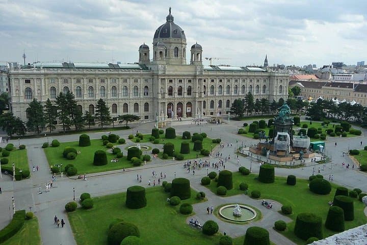 Trasferimento Privato da Norimberga a Vienna con Tour