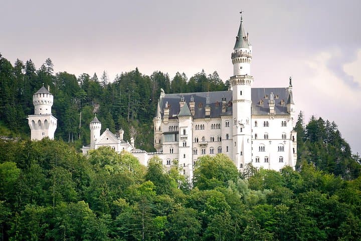 Excursión de un día al Castillo de Neuschwanstein y al Palacio de Linderhof desde Múnich — foto 2