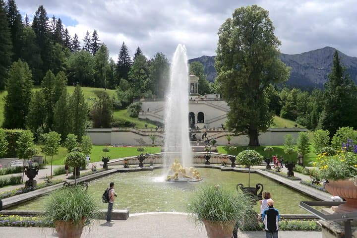 Excursión VIP de un día a Neuschwanstein, Linderhof y la Gruta desde Múnich — foto 3