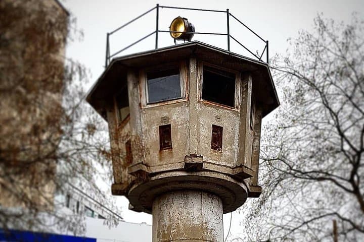 PRIVATE TOUR HINTER DER BERLINER MAUER UND KALTER KRIEG BERLIN — Foto 4