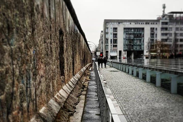 PRIVATE TOUR HINTER DER BERLINER MAUER UND KALTER KRIEG BERLIN — Foto 3