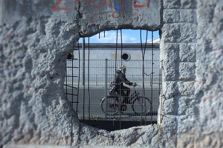 PRIVATE TOUR HINTER DER BERLINER MAUER UND KALTER KRIEG BERLIN — Foto 5
