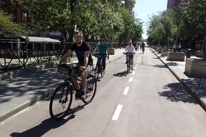 Visite en petit groupe à vélo électrique à Madrid — photo 5