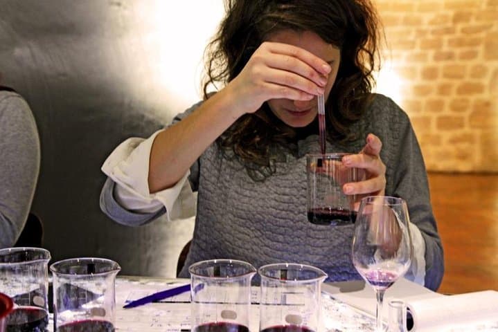 Stellen Sie Ihre eigene Flasche Wein in einem königlichen Weinkeller in Paris her — Foto 2