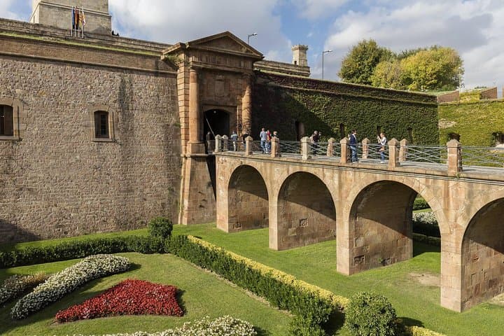 Barcelona: Altstadt, Montjuïc Schloss, Seilbahn Kleingruppentour — Foto 2