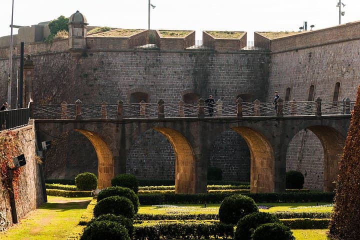 Meilleures vues de Barcelone : Téléphérique, Château de Montjuïc et Fontaine Magique — photo 3