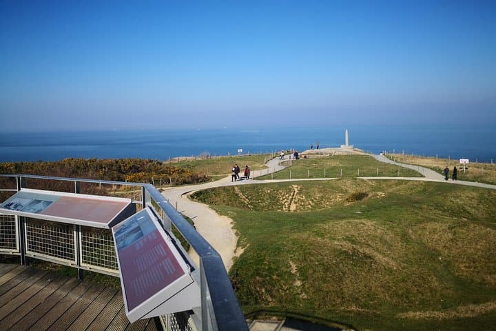 Pointe du Hoc, Omaha Beach, Cementerio Americano - Excursión de un día desde París a Normandía — foto 3