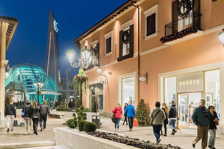 Navette de shopping au Serravalle Outlet - Billet aller-retour — photo 5