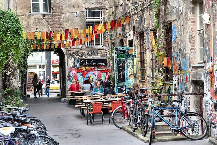 Ostberlin Geschichtstour: Privat & Individuell mit einem lokalen Guide — Foto 2