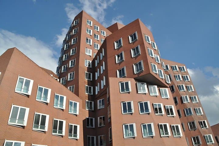 Düsseldorf Essentials: Altstadt, Rheinpromenade & Architektur Tour — Foto 4