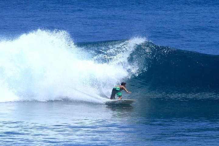 Clase de surf en la playa de Valencia