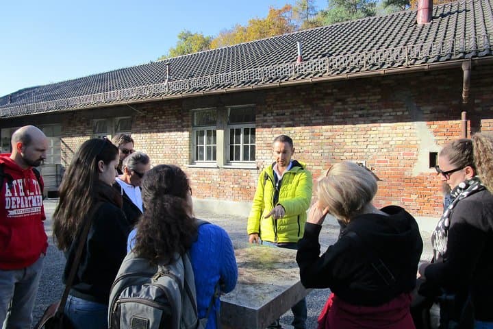 Geführte Tour zur Gedenkstätte des Konzentrationslagers Dachau von München — Foto 2